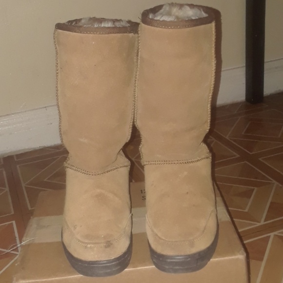 Ugg bundle - Picture 2 of 8